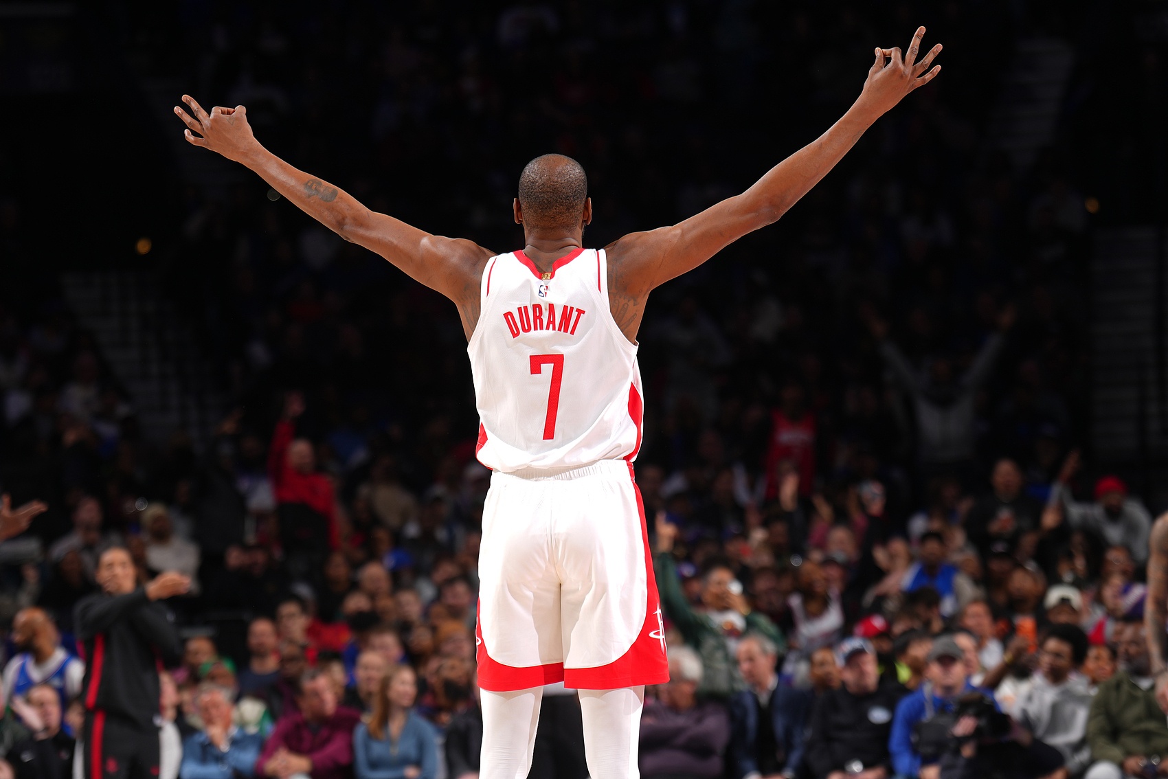 开云-37岁的杜兰特连续3场30+ 比肩乔丹、詹姆斯、库里、卡尔·马龙