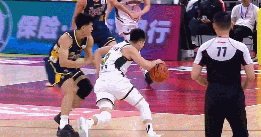 开云体育官网-加盟广东首秀！崔永熙5中1得2分3板 单挑赵继伟后仰跳投+追身大帽